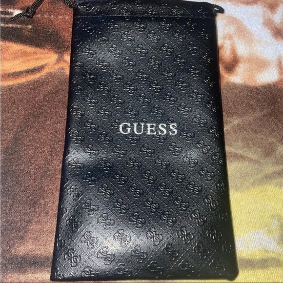 New Guess Aviators Sunglasses Travel Bag With Manual Original Unisex. - Picture 4 of 12